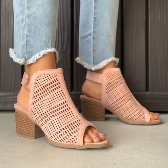 Blush Pink Perforated Velcro Comfy Stylish Sandal - Picture 3 of 5